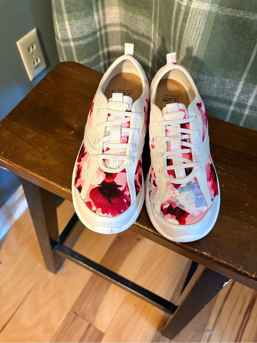 Abeo Encore lace free White Sneakers with Pink Floral Accents